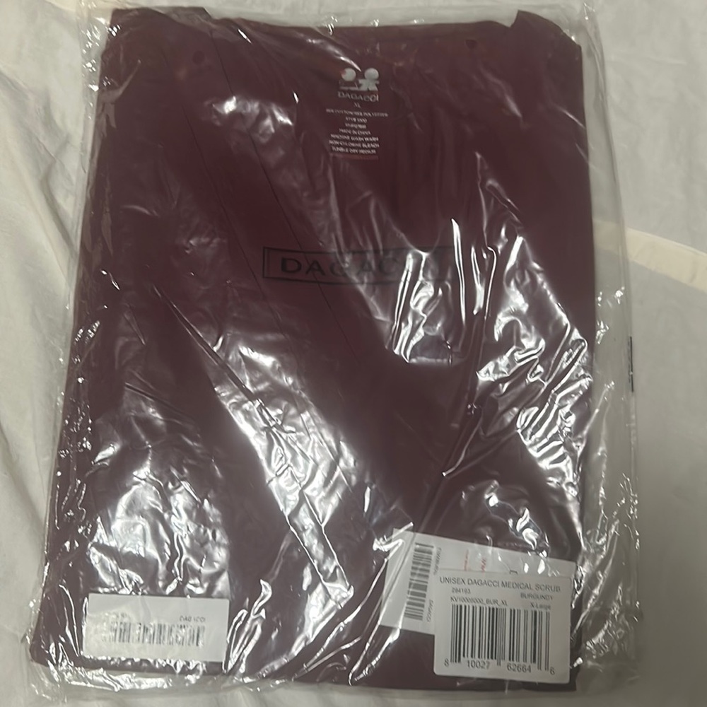 Dagacci Unisex Medical Scrub Shirt and Pants Set. Size XL